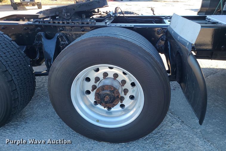 image for item DR7832 2018 International ProStar 122  semi truck