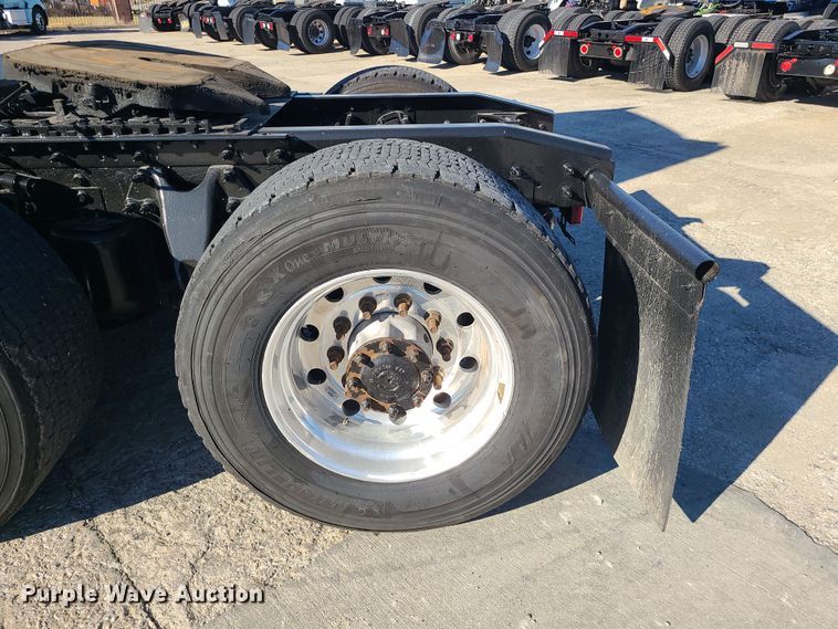 image for item DR7832 2018 International ProStar 122  semi truck