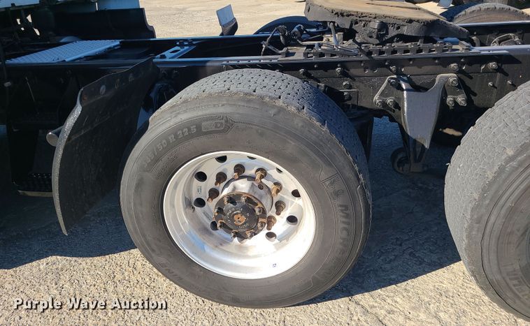 image for item DR7832 2018 International ProStar 122  semi truck