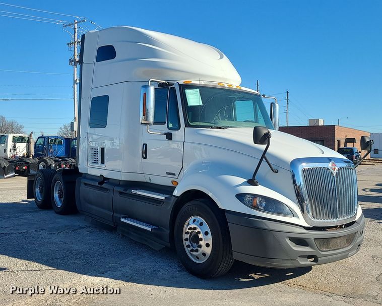 image for item DR7833 2018 International ProStar122  semi truck