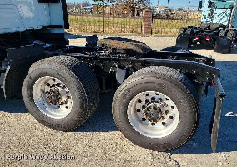 image for item DR7833 2018 International ProStar122  semi truck