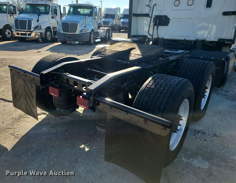 image for item DR7833 2018 International ProStar122  semi truck