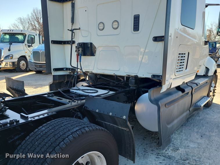 image for item DR7833 2018 International ProStar122  semi truck