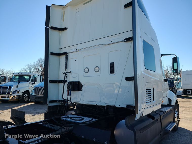 image for item DR7833 2018 International ProStar122  semi truck