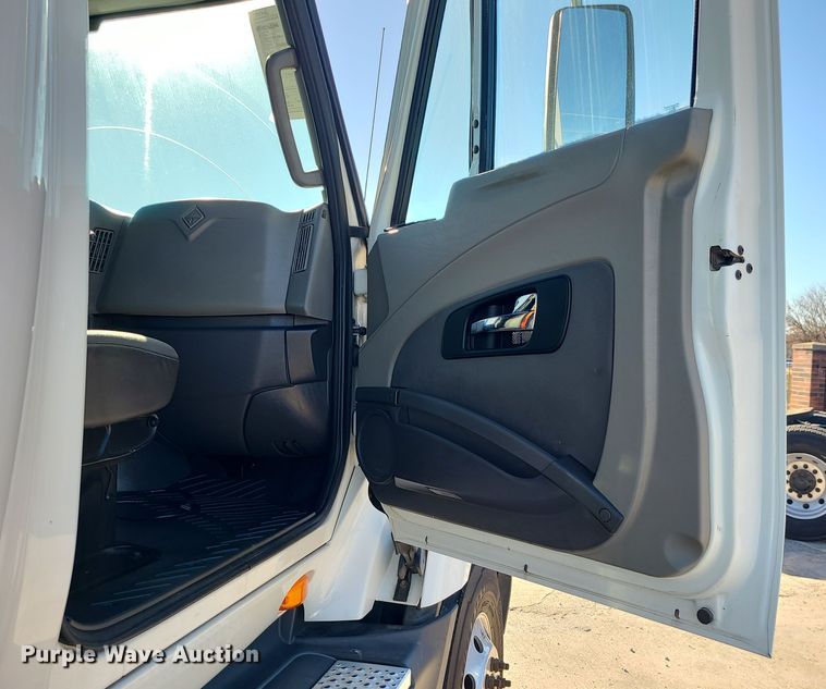 image for item DR7833 2018 International ProStar122  semi truck