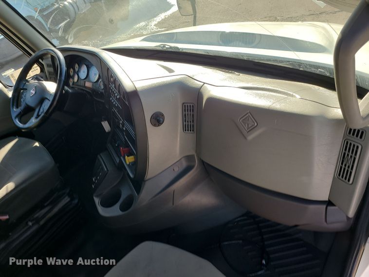 image for item DR7833 2018 International ProStar122  semi truck