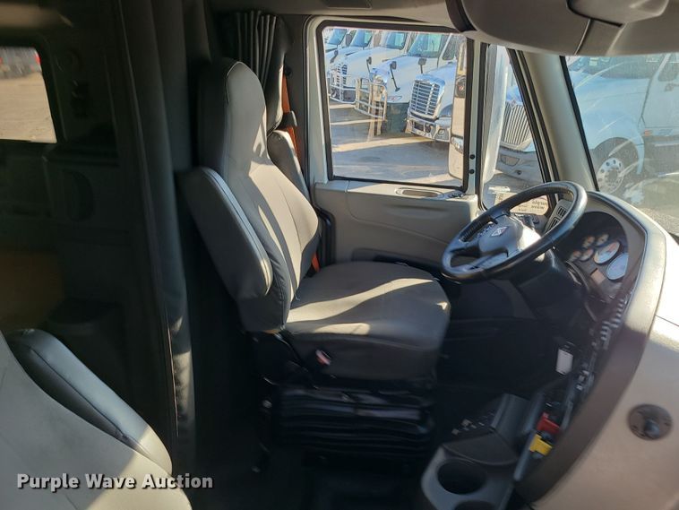 image for item DR7833 2018 International ProStar122  semi truck