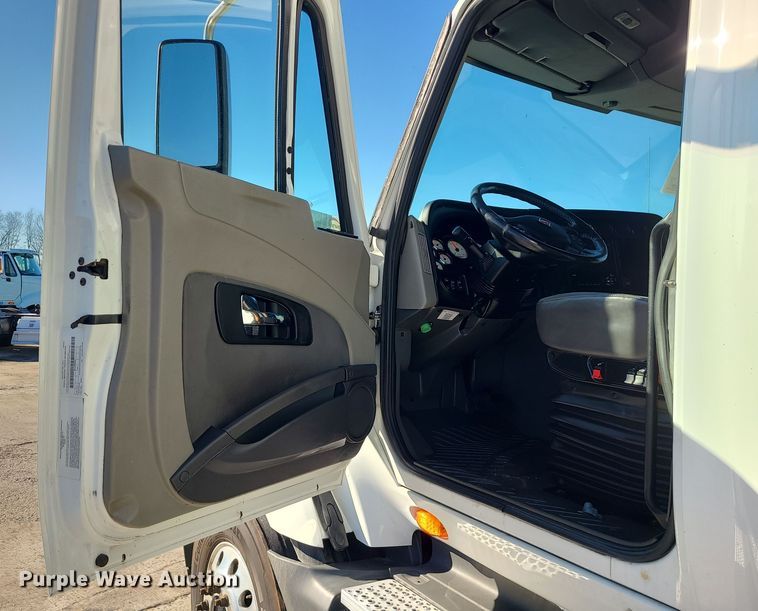 image for item DR7833 2018 International ProStar122  semi truck