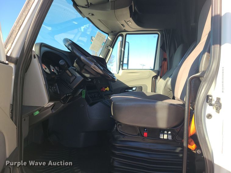 image for item DR7833 2018 International ProStar122  semi truck