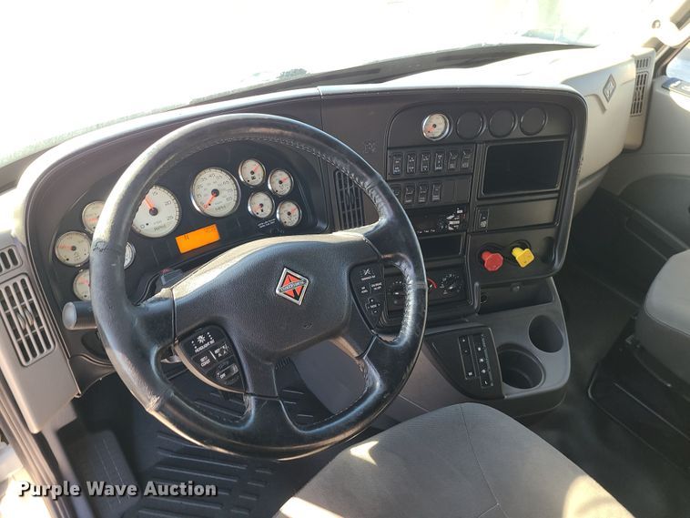 image for item DR7833 2018 International ProStar122  semi truck