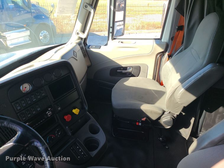 image for item DR7833 2018 International ProStar122  semi truck