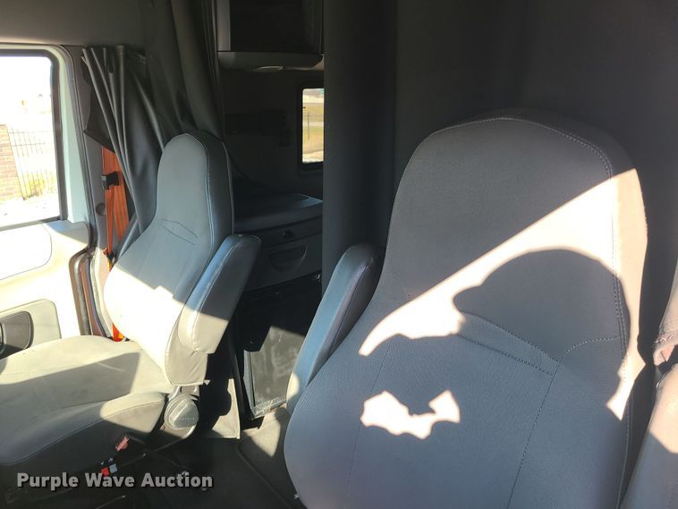 image for item DR7833 2018 International ProStar122  semi truck