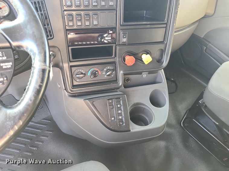 image for item DR7833 2018 International ProStar122  semi truck