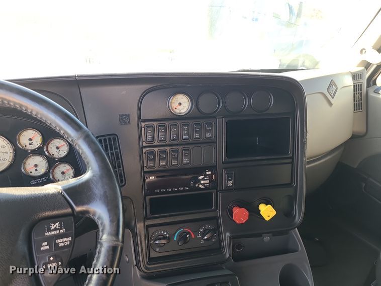 image for item DR7833 2018 International ProStar122  semi truck