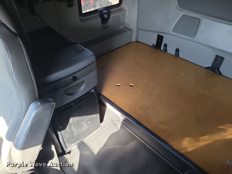 image for item DR7833 2018 International ProStar122  semi truck