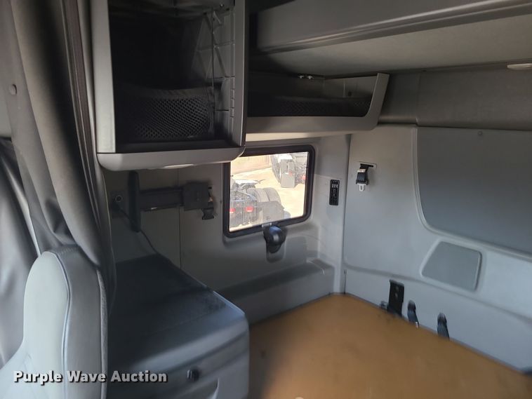 image for item DR7833 2018 International ProStar122  semi truck