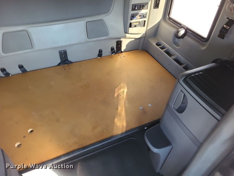 image for item DR7833 2018 International ProStar122  semi truck