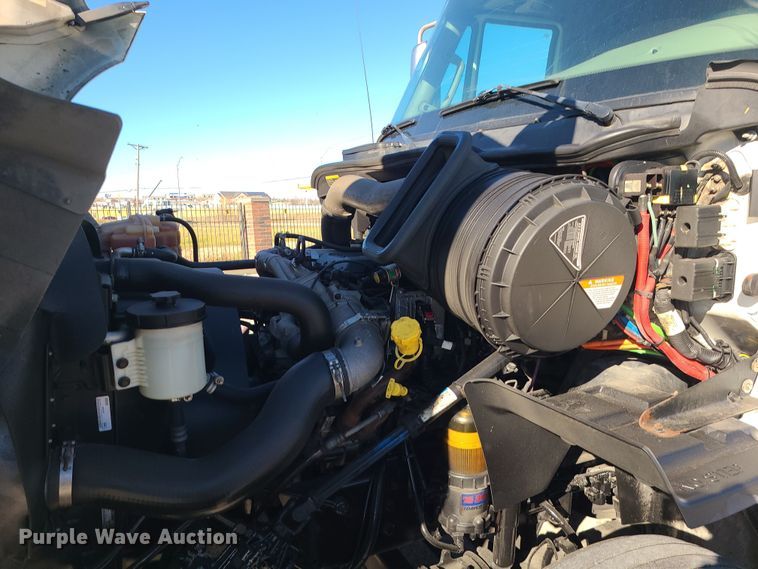 image for item DR7833 2018 International ProStar122  semi truck