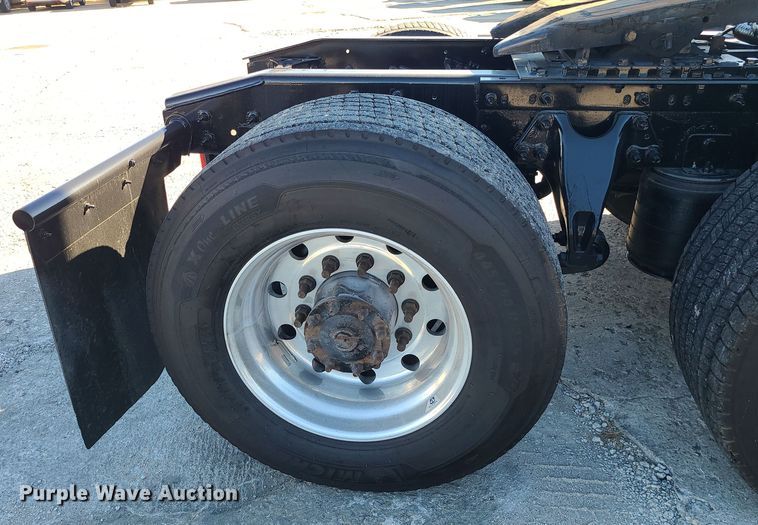 image for item DR7833 2018 International ProStar122  semi truck