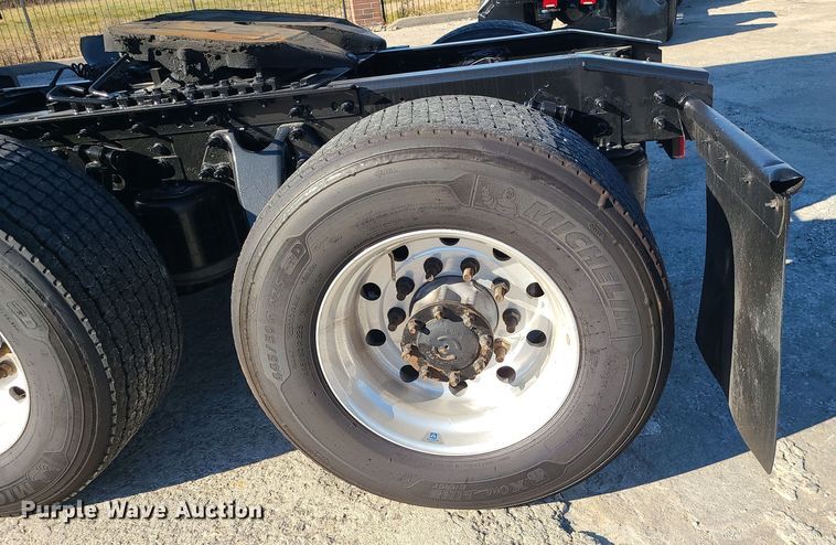 image for item DR7833 2018 International ProStar122  semi truck