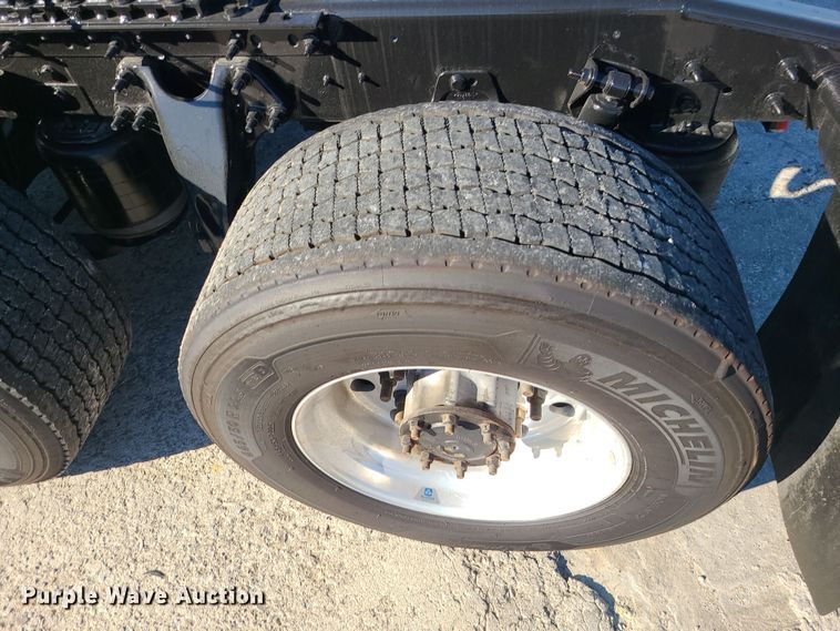 image for item DR7833 2018 International ProStar122  semi truck