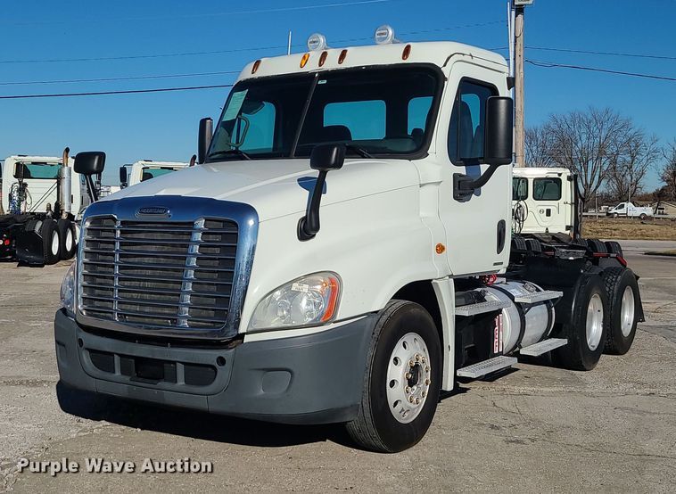 image for item DR7834 2012 Freightliner Cascadia  semi truck