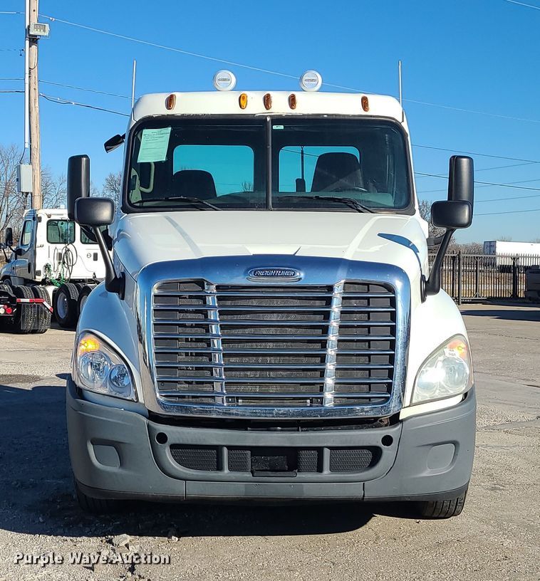 image for item DR7834 2012 Freightliner Cascadia  semi truck