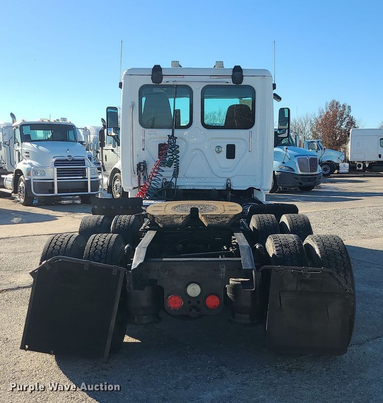 image for item DR7834 2012 Freightliner Cascadia  semi truck