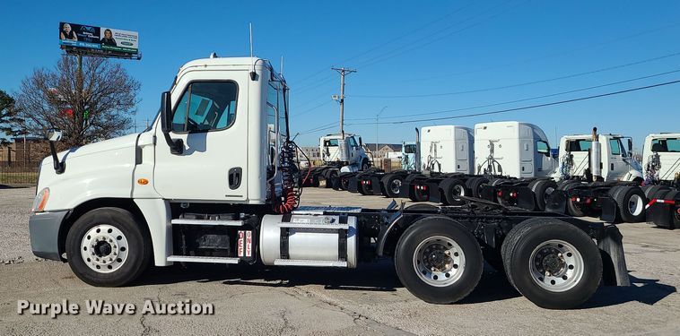 image for item DR7834 2012 Freightliner Cascadia  semi truck