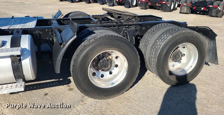 image for item DR7834 2012 Freightliner Cascadia  semi truck