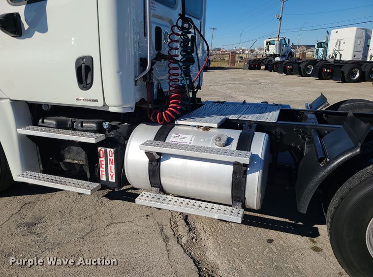 image for item DR7834 2012 Freightliner Cascadia  semi truck