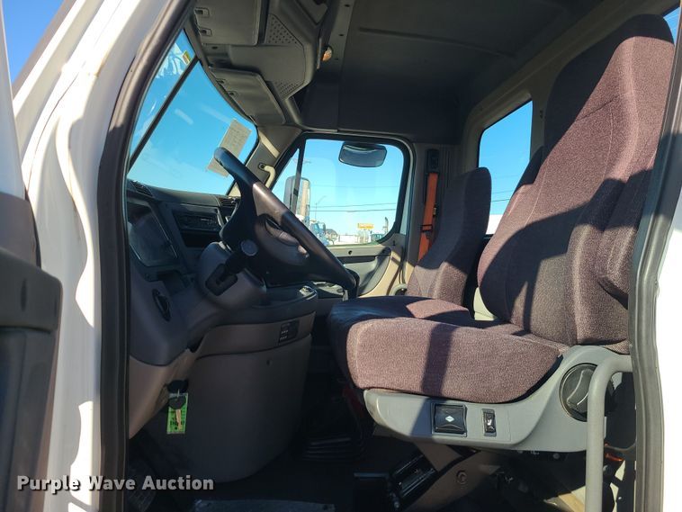 image for item DR7834 2012 Freightliner Cascadia  semi truck