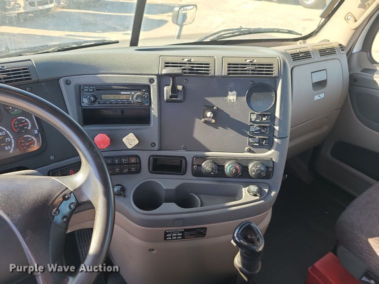 image for item DR7834 2012 Freightliner Cascadia  semi truck