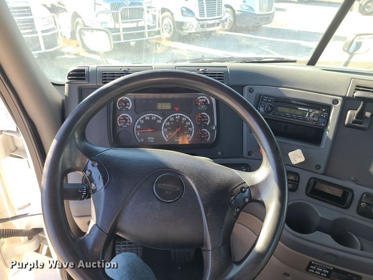 image for item DR7834 2012 Freightliner Cascadia  semi truck