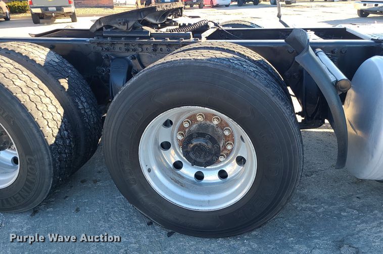 image for item DR7834 2012 Freightliner Cascadia  semi truck