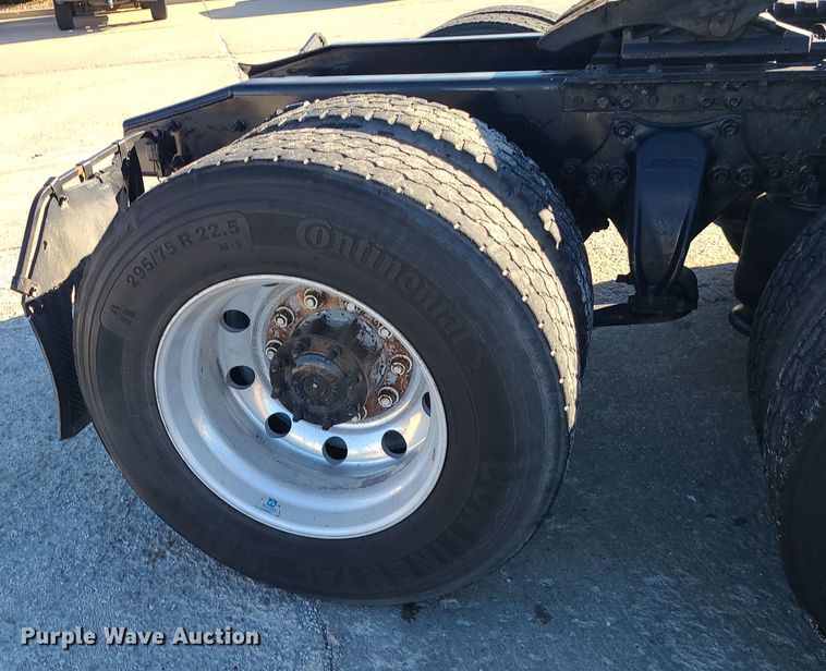 image for item DR7834 2012 Freightliner Cascadia  semi truck