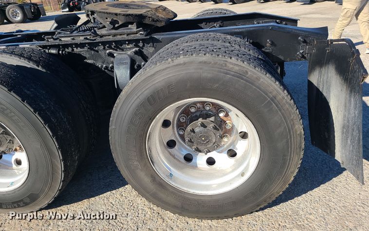 image for item DR7834 2012 Freightliner Cascadia  semi truck