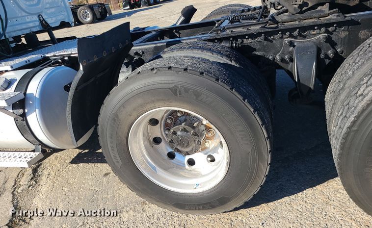 image for item DR7834 2012 Freightliner Cascadia  semi truck