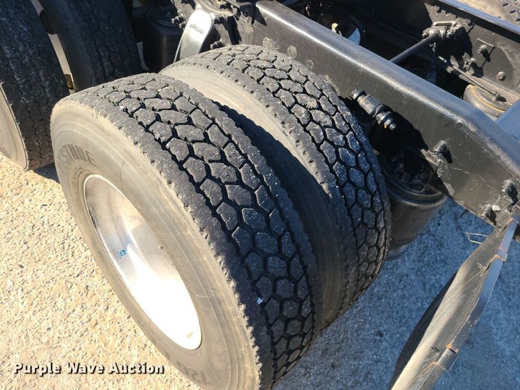 image for item DR7834 2012 Freightliner Cascadia  semi truck