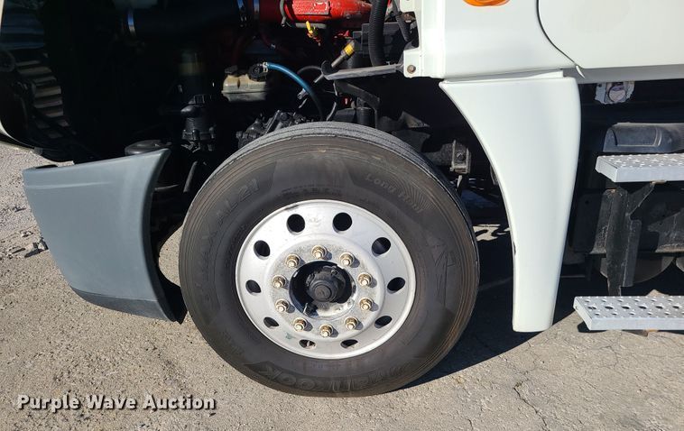 image for item DR7834 2012 Freightliner Cascadia  semi truck