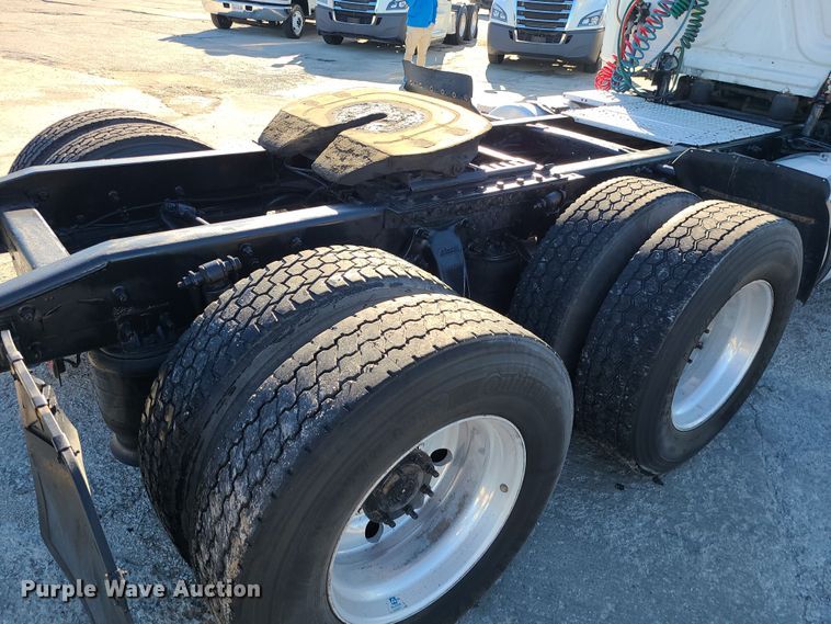 image for item DR7834 2012 Freightliner Cascadia  semi truck