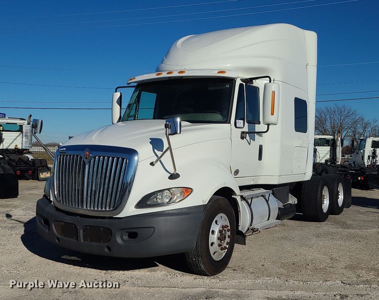 image for item DR7835 2011 International ProStar Premium  semi truck