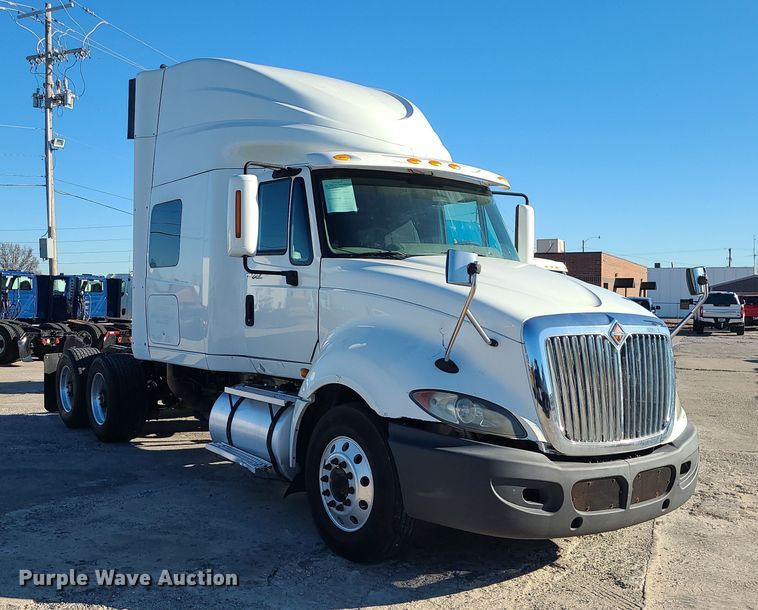 image for item DR7835 2011 International ProStar Premium  semi truck