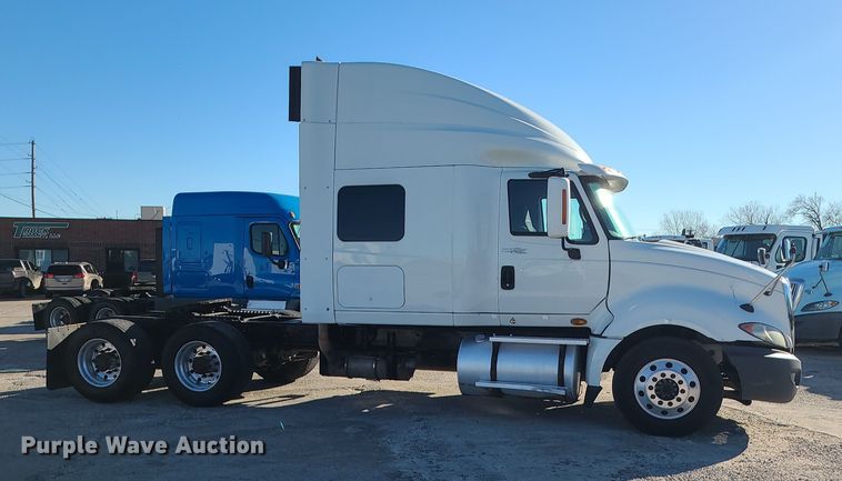 image for item DR7835 2011 International ProStar Premium  semi truck