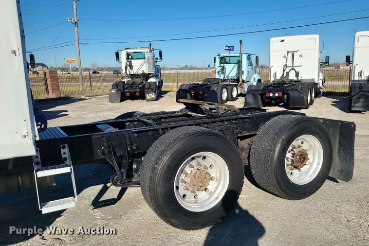 image for item DR7835 2011 International ProStar Premium  semi truck