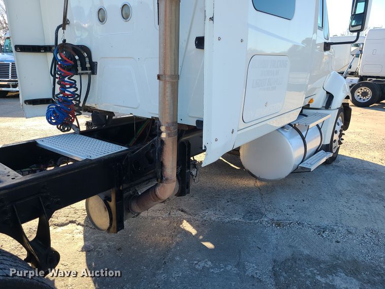 image for item DR7835 2011 International ProStar Premium  semi truck