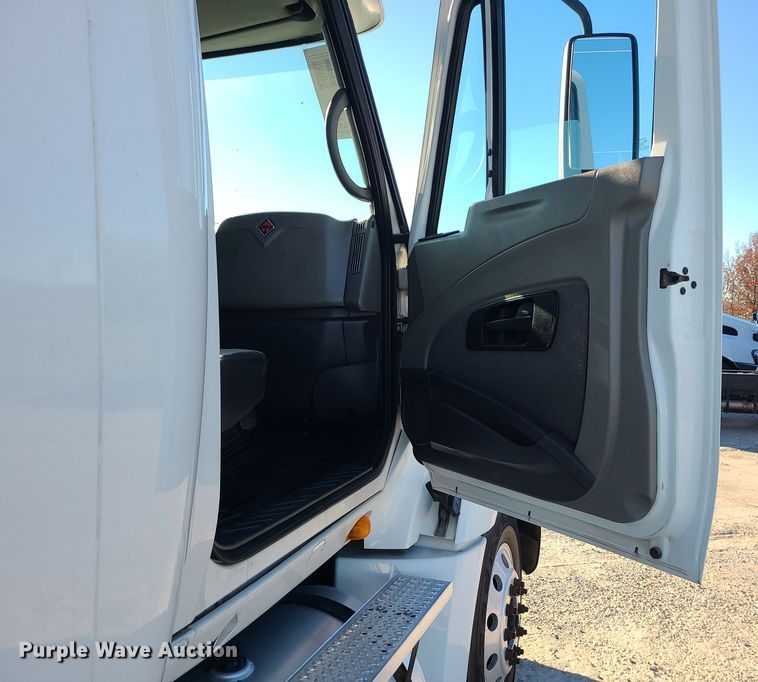 image for item DR7835 2011 International ProStar Premium  semi truck