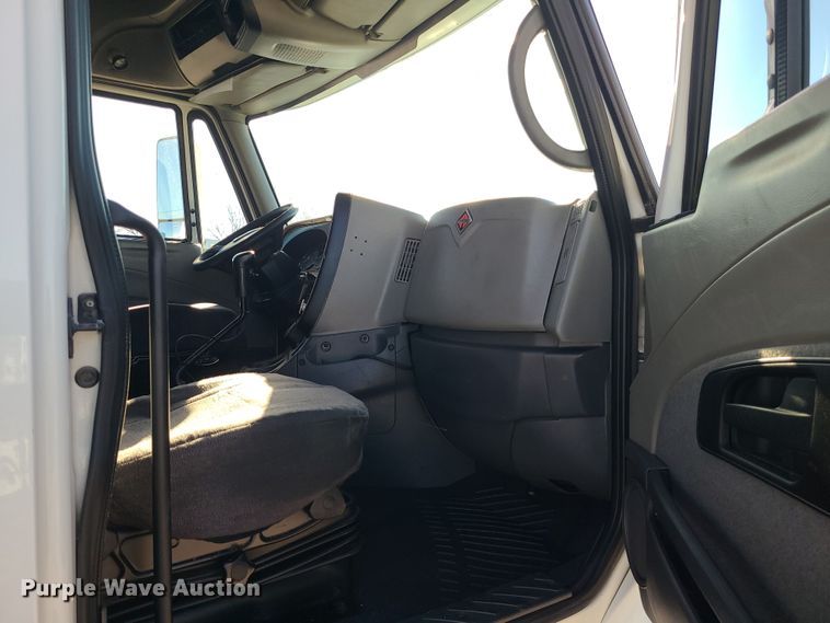 image for item DR7835 2011 International ProStar Premium  semi truck