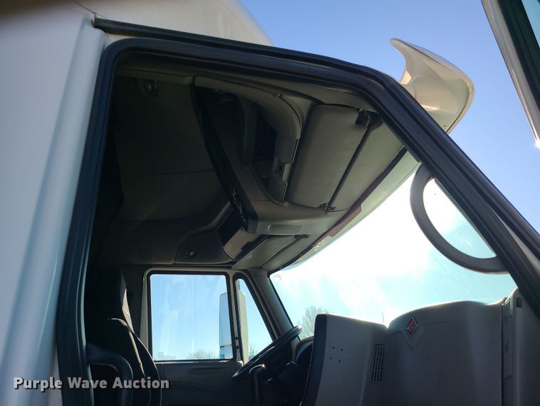 image for item DR7835 2011 International ProStar Premium  semi truck