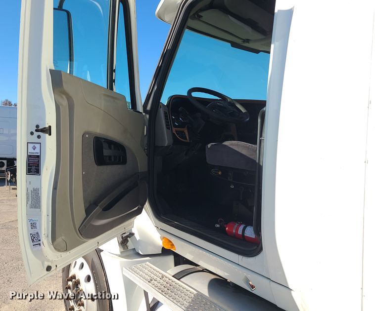 image for item DR7835 2011 International ProStar Premium  semi truck